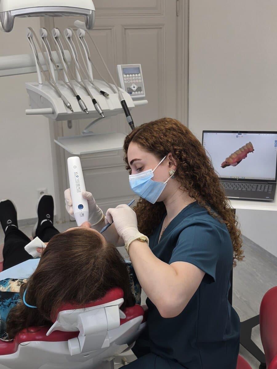 Digitaler Intraoralscan – Abdruck ohne Abdruckmasse in der Ordination in Hallein